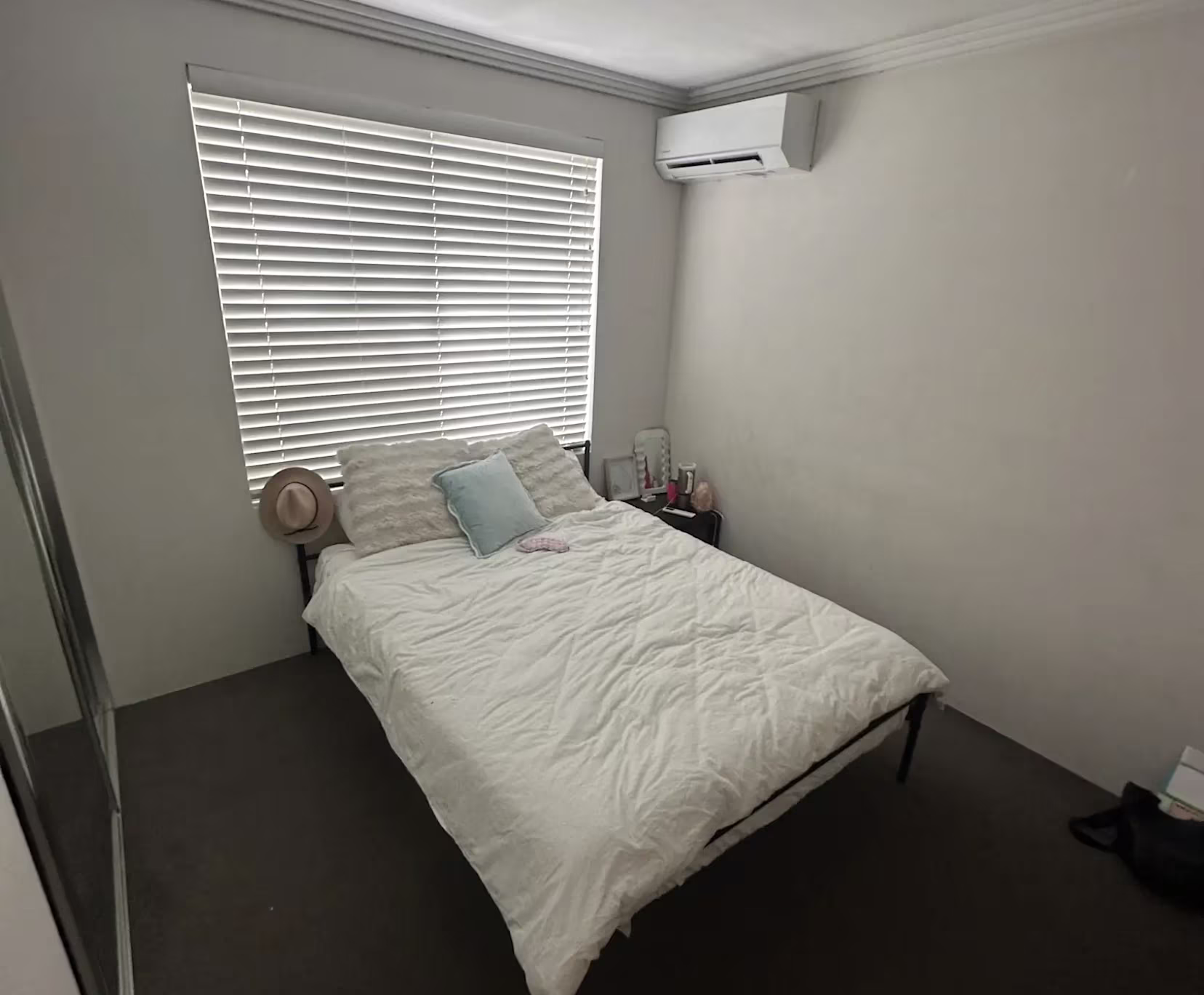 Share house — Doubleview photo 1